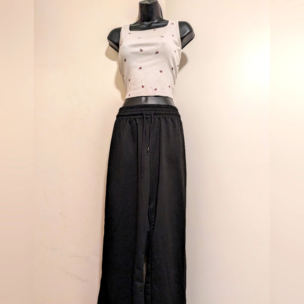 Easy Breezy Outfit Bundle – Cropped Tank + Wide-Leg Pants (Size L)